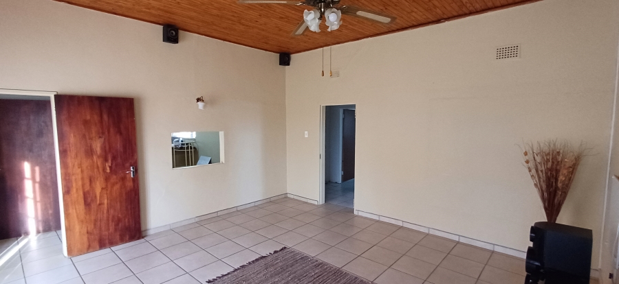 7 Bedroom Property for Sale in Harpington A H North West